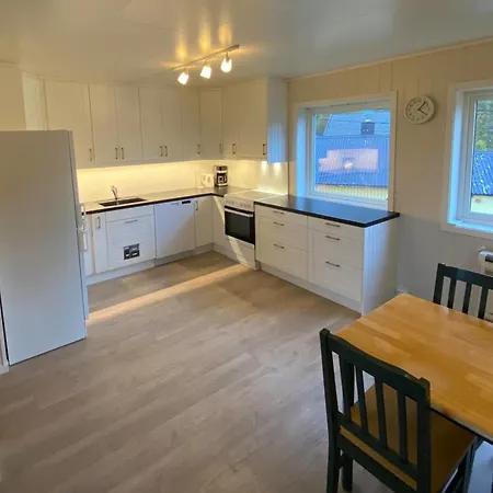 Inger- Og Petterhuset Hébergement de vacances Sørvågen